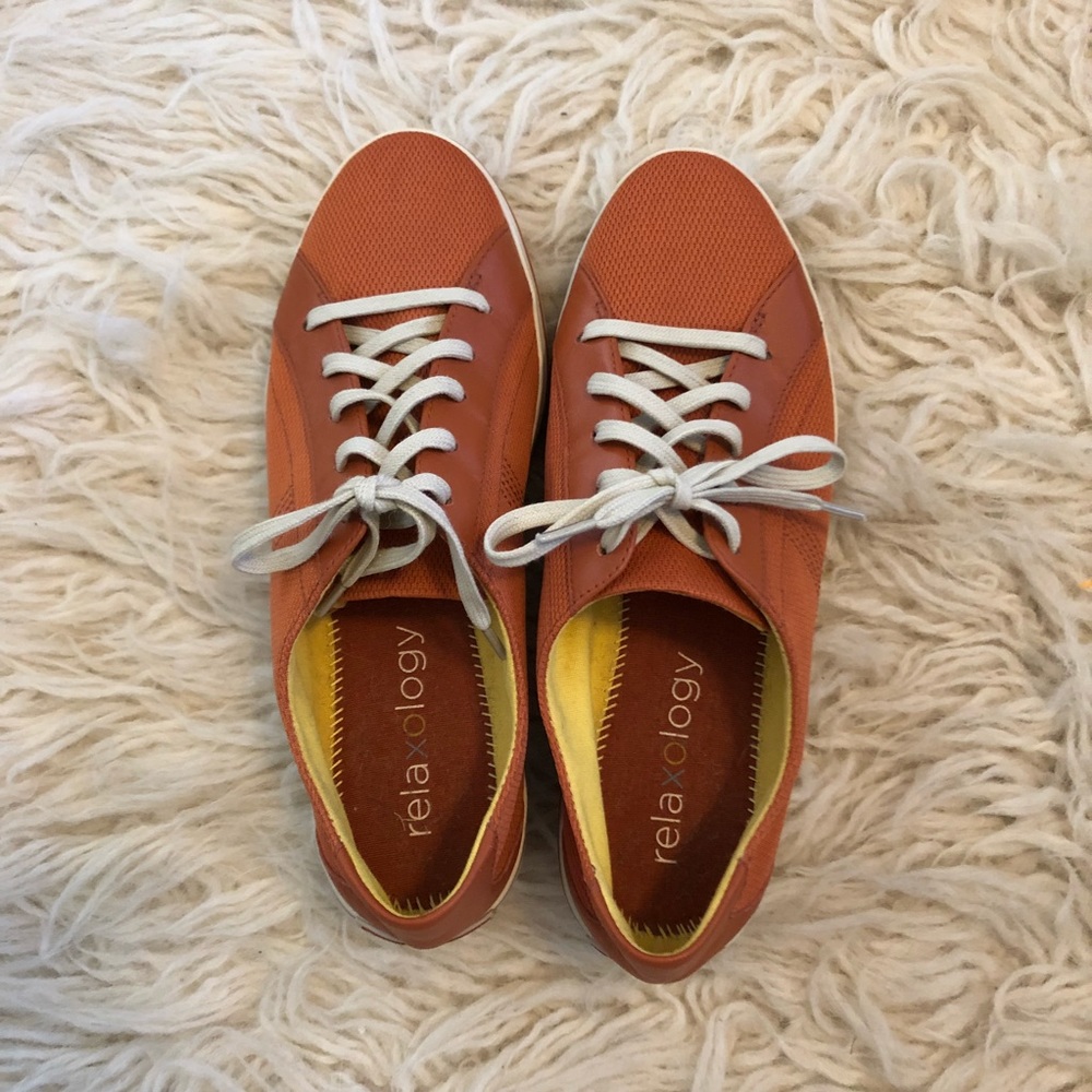 NWOT Tommy Bahama relaxology sneakers